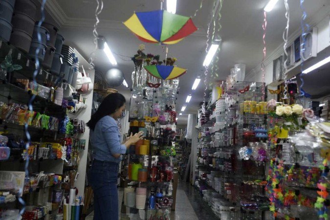 Lojas estão entrando no clima das atividades carnavalescas