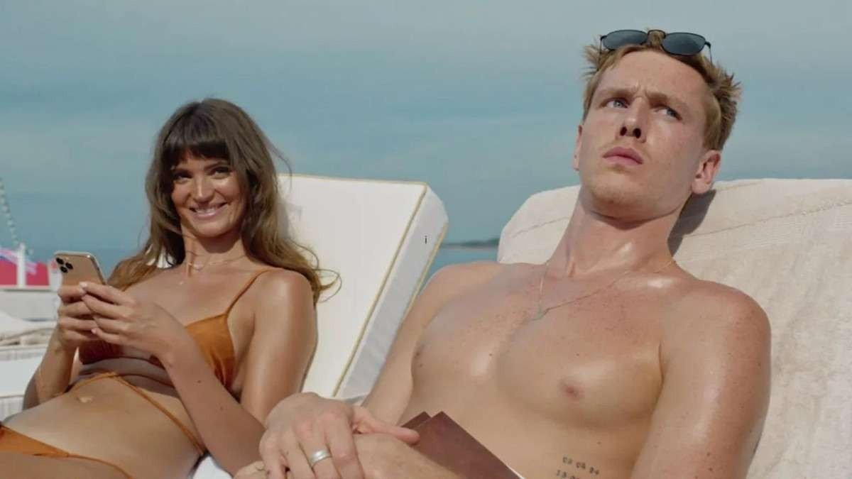 Veja ataques à sociedade, na crítica da fita do Oscar Triângulo da tristeza