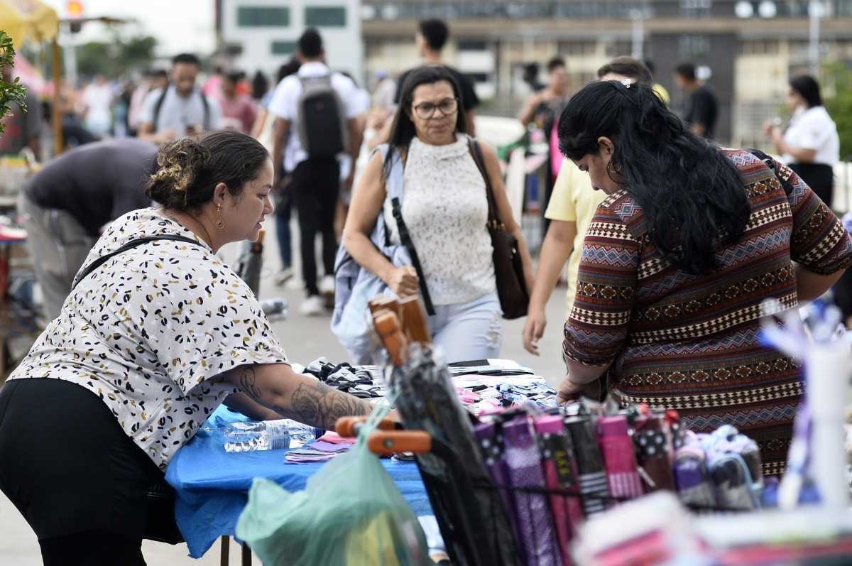 Intenção de consumo aumenta entre famílias de menor renda, aponta CNC