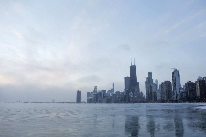 Região do Lago Michigan em Chicago, onde objeto não identificado foi abatido pelo governo dos EUA em 12 de fevereiro de 2023 - (crédito: KAMIL KRZACZYNSKI / AFP) Região do Lago Michigan em Chicago, onde objeto não identificado foi abatido pelo governo dos EUA em 12 de fevereiro de 2023 - (crédito: KAMIL KRZACZYNSKI / AFP)