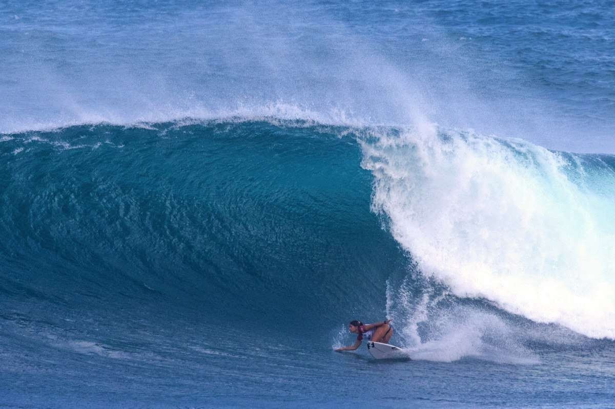 Quem é Luana Silva, a surfista que trocou bandeira do Havaí pela do Brasil