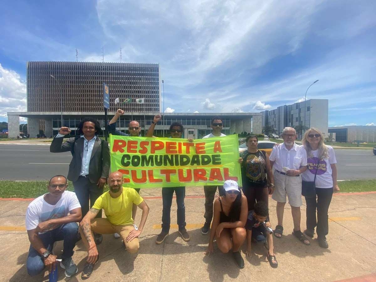 Blocos de rua protestam contra a falta de verba do GDF para o carnaval