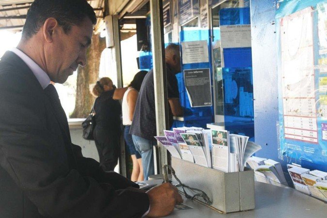  Edmilson Barros, assessor parlamentar, gosta de apostar números aleatórios a cada jogo