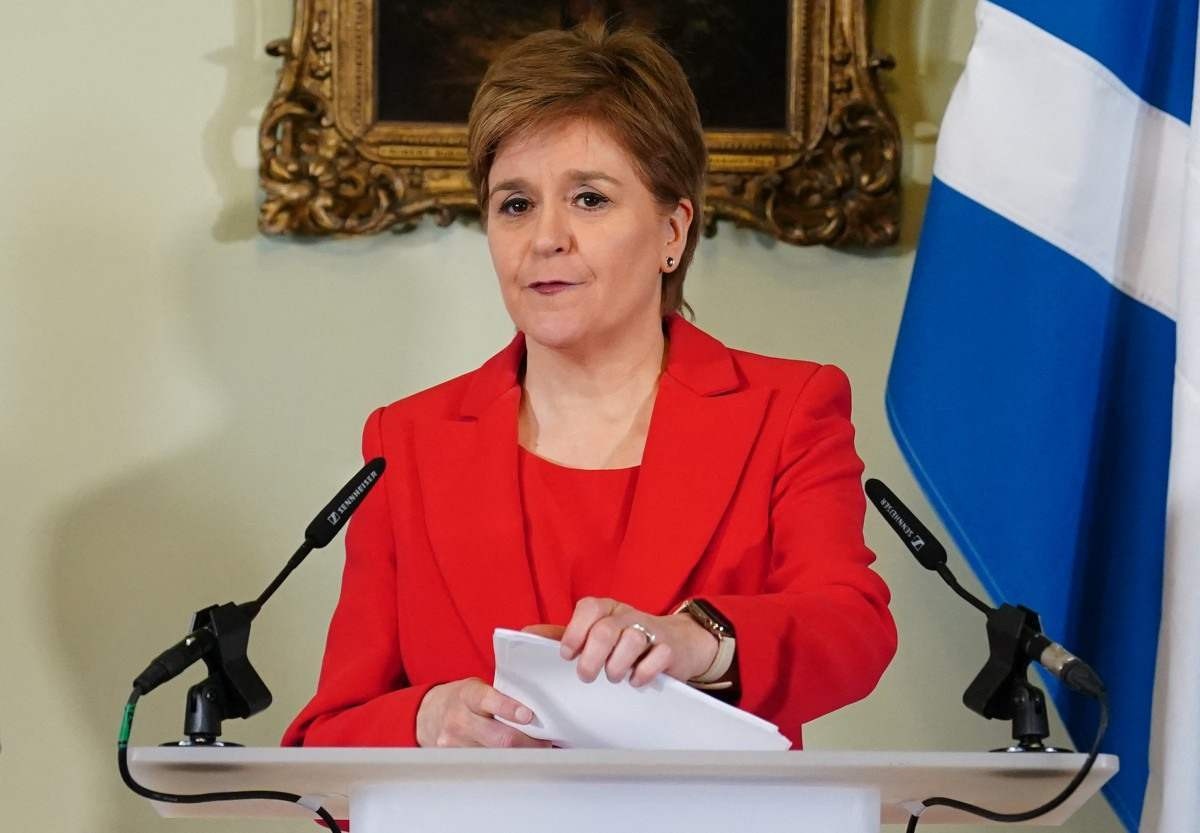 Primeira-ministra da Escócia, Nicola Sturgeon renuncia ao cargo