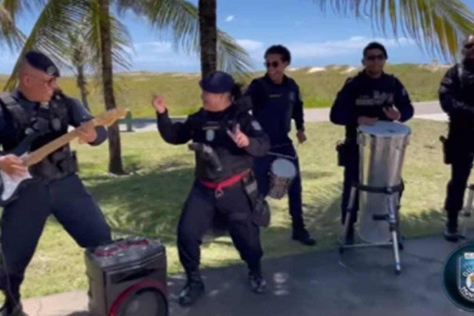 Os agentes utilizam a marcha de Carnaval Os agentes utilizam a marcha de Carnaval