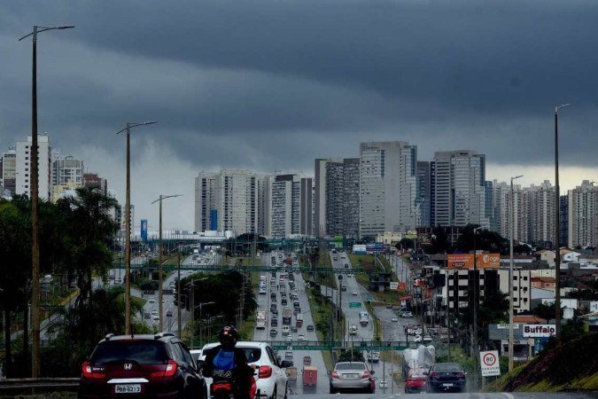 17/02/2023 Credito: Ed Alves/CB/DA.Press. Cidades. Nuvens carregadas. Taguatinga e Aguas Claras. - (crédito: Ed Alves/CB/DA.Press) 17/02/2023 Credito: Ed Alves/CB/DA.Press. Cidades. Nuvens carregadas. Taguatinga e Aguas Claras. - (crédito: Ed Alves/CB/DA.Press)
