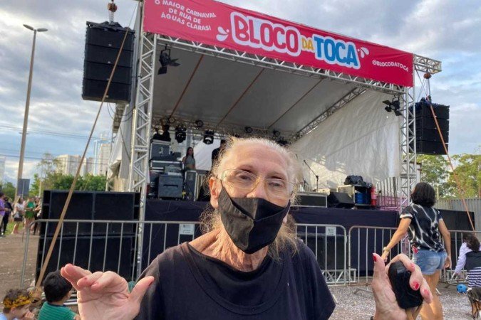 Aos 73 anos, Marlene Corneca estava com saudade de cair na folia