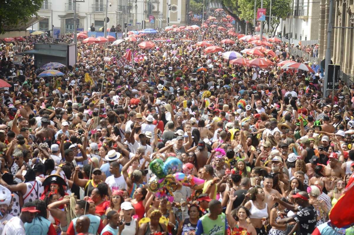 Deputado propõe que fabricantes de bebida alcoólica financiem carnaval