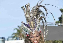 Para drag queen Bopety, carnaval significa purpurina e diversidade.