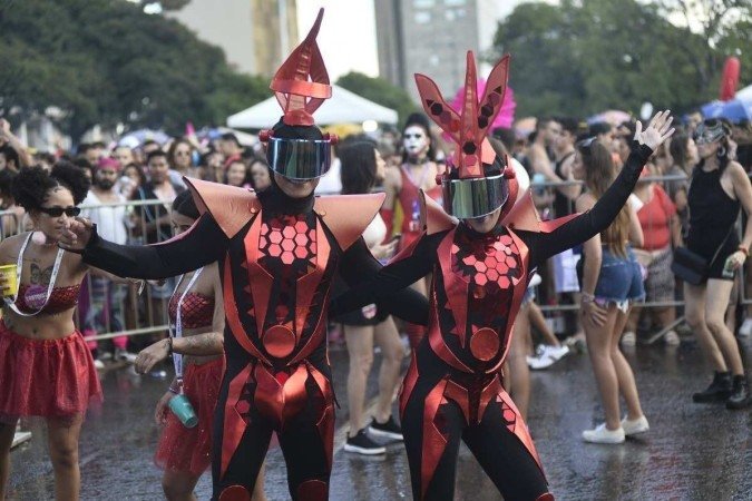 19/02/2023. Crédito: Minervino Júnior/CB/D.A Press. Brasil.  Brasilia - DF. Carnaval 2023 Bloco das Montadas. Jonatan Ramos e Isabel VIbe.
