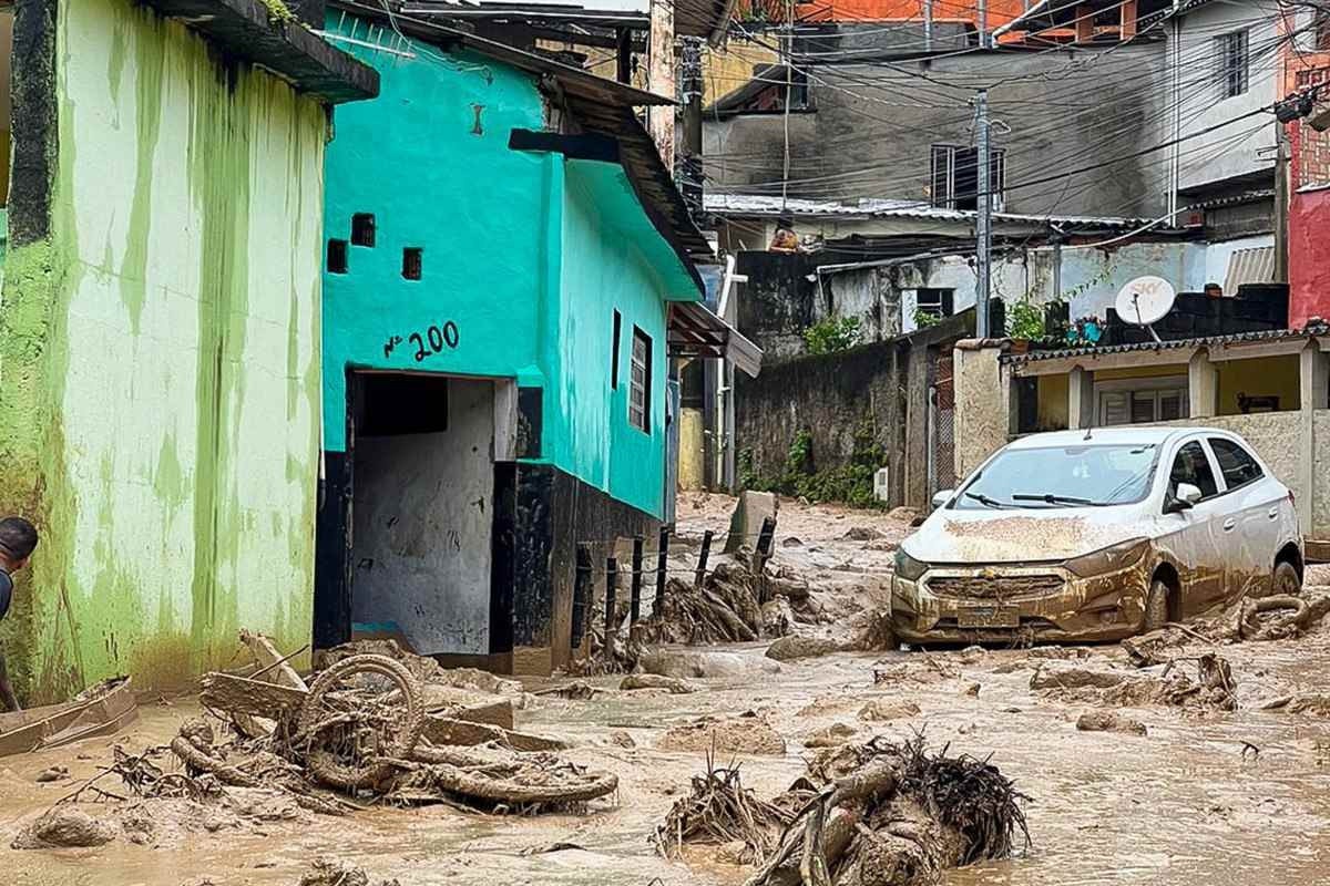 Em oitavo dia de buscas, chega a 64 o número de mortos no litoral de São Paulo 