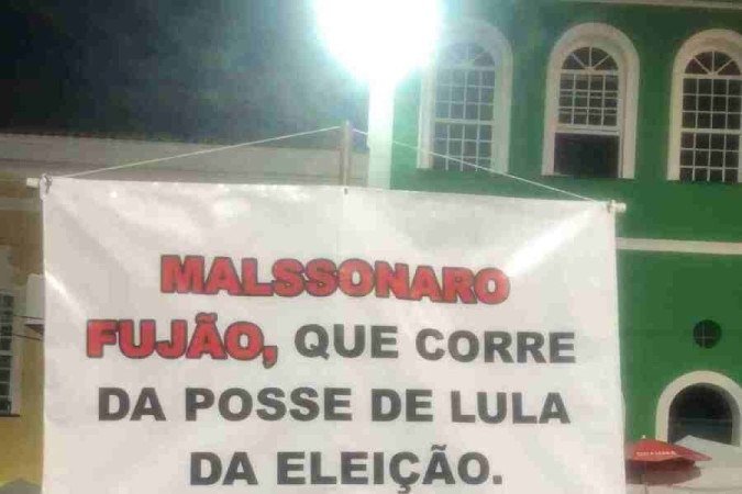 Carnaval e política: folião manda recado a Bolsonaro