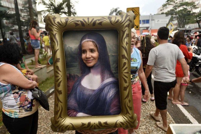  21/02/2023. Crédito: Minervino Júnior/CB/D.A Press. Brasil.  Brasilia - DF. Carnaval 2023. Desfile do Bloco Pacotão saindo da 302 Norte. Isabela Caputo( monalisa)