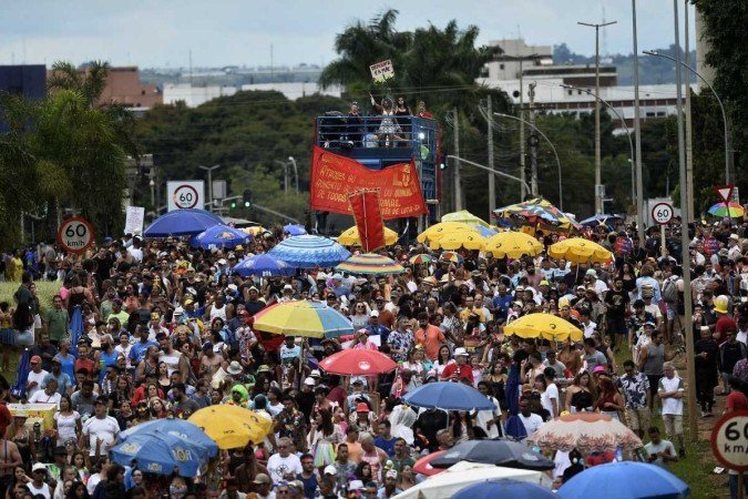 21/02/2023. Crédito: Minervino Júnior/CB/D.A Press. Brasil.  Brasilia - DF. Carnaval 2023. Desfile do Bloco Pacotão saindo da 302 Norte.