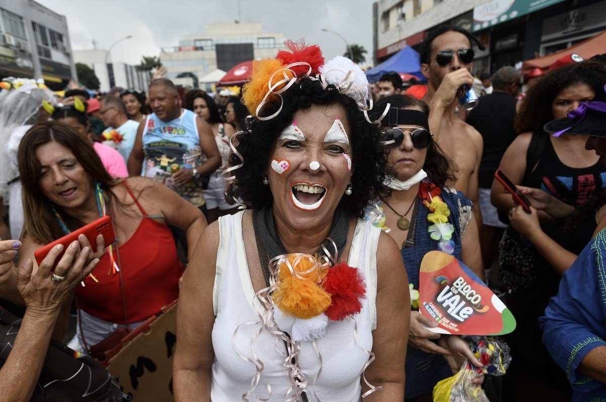  21/02/2023. Crédito: Minervino Júnior/CB/D.A Press. Brasil.  Brasilia - DF. Carnaval 2023. Desfile do Bloco Pacotão saindo da 302 Norte.