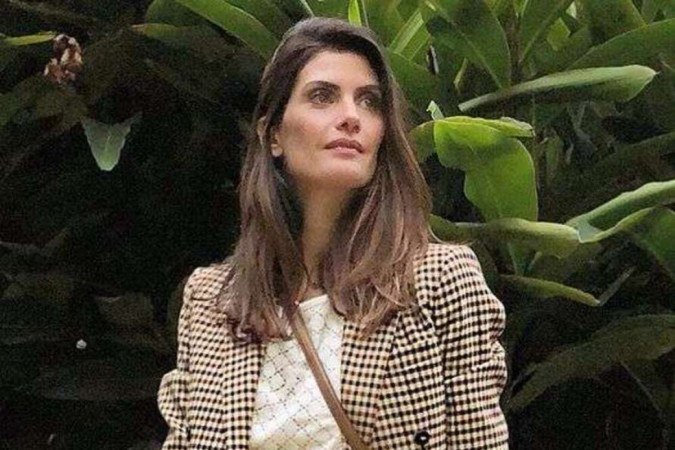 O blazer é o famoso clássico que nunca sai de moda, neste ano, promete continuar em alta