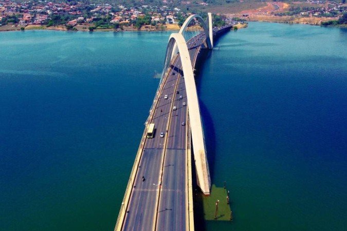 Muitas imagens 
aéreas compõem 
a série