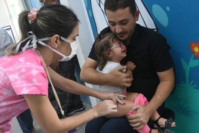 Com a filha Lívia, Antonio Francisco Ribeiro Neto procurou a unidade de saúde na Asa Norte
