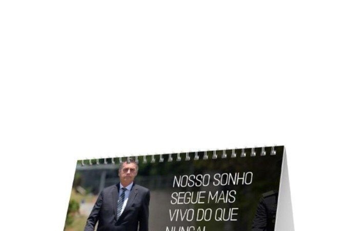Eduardo Bolsonaro (PL-SP) lançou neste domingo (26/2) loja virtual para vender calendários, canecas e tábuas de carne com imagens de Jair Bolsonaro