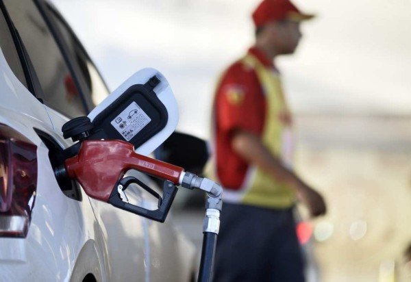 Valor médio da gasolina na bomba chegou a R$ 6,02 por litro -  (crédito: Minervino Júnior/CB/D.A.Press)