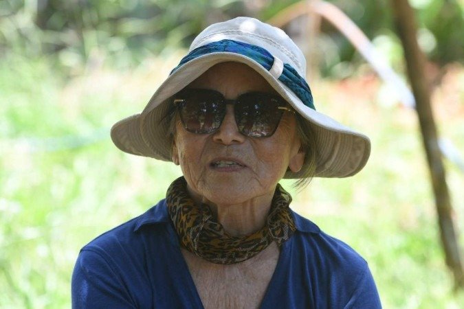  27/02/2023 Credito: Ed Alves/CB/DA.Press. Cidades.  De forma voluntária, moradores plantam ervas medicinais, hortaliças e flores, dentro do parque do Sudoese. A horta, que começou pequenininha, ganhou mais espaço. Na foto Ikuyo Nakamura. 