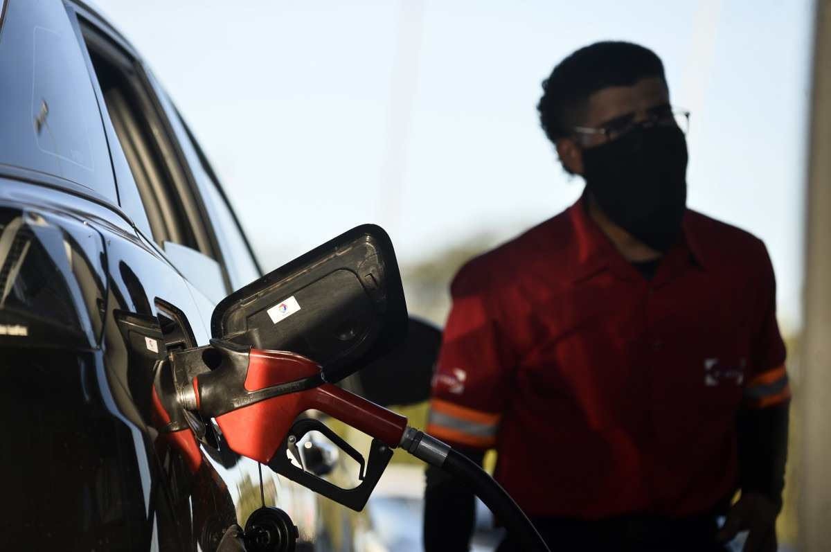 Preço médio da gasolina e do diesel S-10 nas bombas cai 0,5%; GLP sobe 0,17%