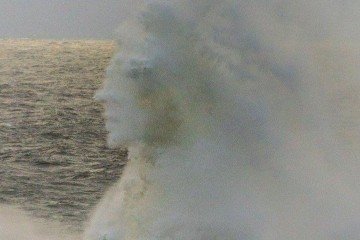 Ian Sproat disse que sempre busca formas reconhecíveis nas ondas -  (crédito: Ian Sproat)