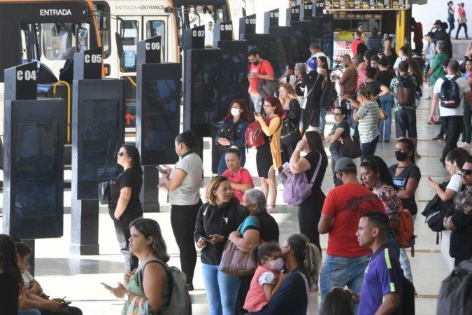 Passageiros de ônibus do DF serão afetados pela paralisação dos rodoviários desta segunda - (crédito: Ed Alves/CB/DA.Press) Passageiros de ônibus do DF serão afetados pela paralisação dos rodoviários desta segunda - (crédito: Ed Alves/CB/DA.Press)