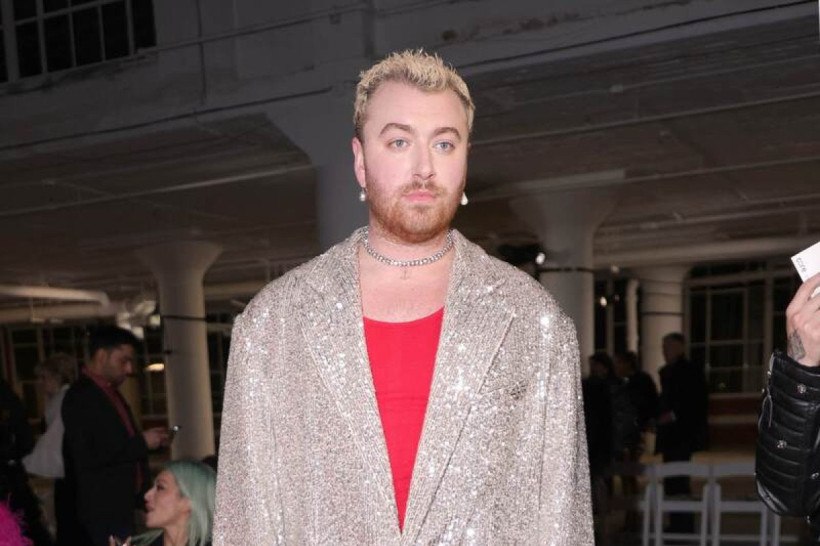 Sam Smith estampa revista com ensaio inspirado no movimento body positivity