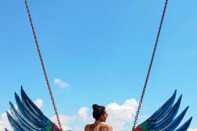 Para Livia, viajar sozinha é se 
redescobrir e viver uma vida mais livre 