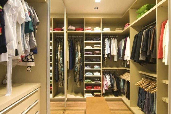 Closet amplo e separado do quarto