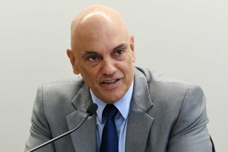 Moraes autoriza Torres a dar depoimento em ação que investiga Bolsonaro