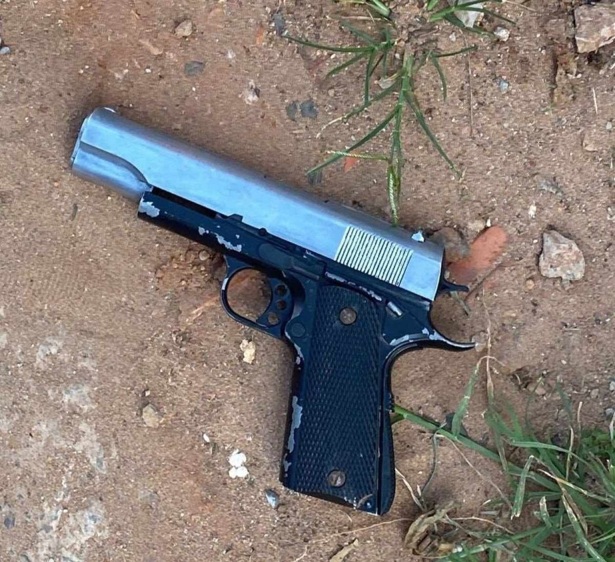 Homem que ameaçava ex-mulher de morte reage a abordagem e é baleado