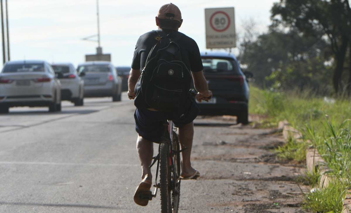 DER instala barreiras de concreto em ciclovia para restringir infrações