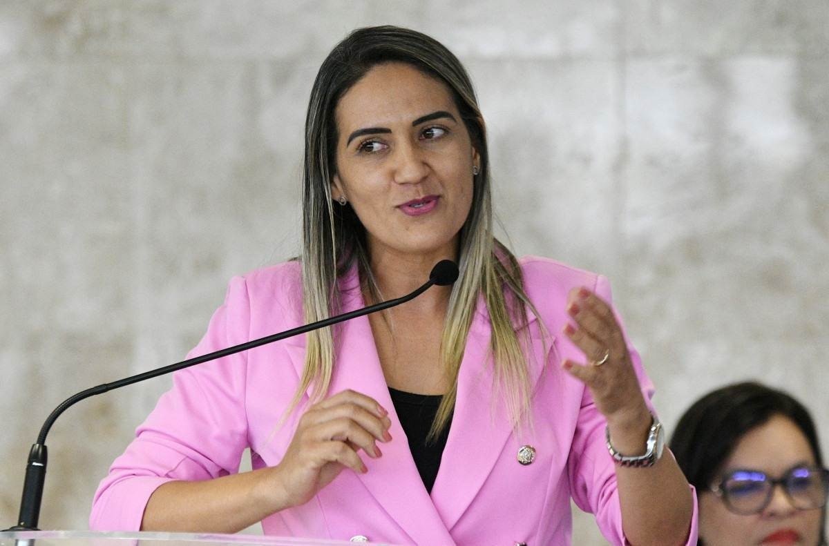  Jaqueline Silva: projetos que tratam de direitos e avan&ccedil;os