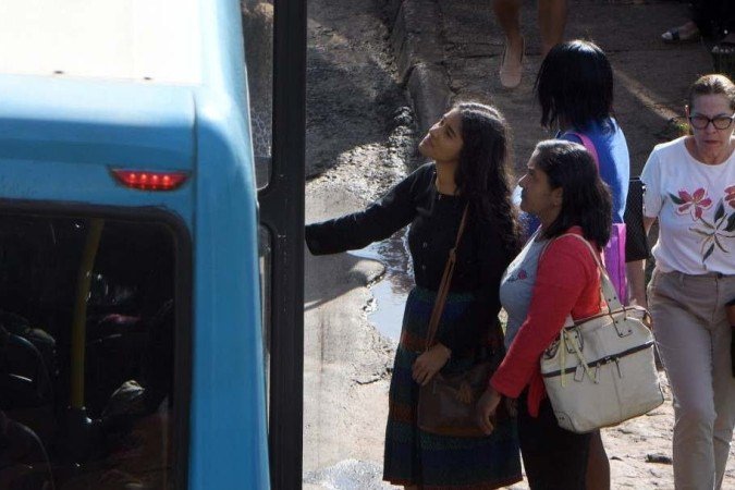 Percentual de mulheres que usam ônibus ou andam a pé no DF é bem maior que o de homens - (crédito: Ed Alves/CB/DA.Press) Percentual de mulheres que usam ônibus ou andam a pé no DF é bem maior que o de homens - (crédito: Ed Alves/CB/DA.Press)