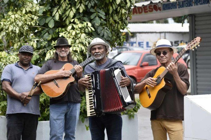  02/03/2023. Crédito: Minervino Júnior/CB/D.A Press. Brasil.  Brasilia - DF. Gito do forró nas Feiras. Músico e multi-instrumentista Riva Santana e sua Banda.