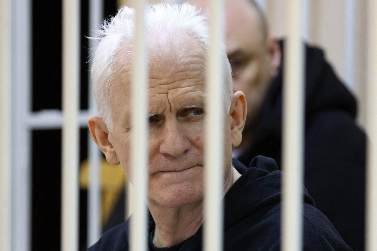 Tribunal de Belarus condena vencedor do Nobel da Paz a 10 anos de prisão