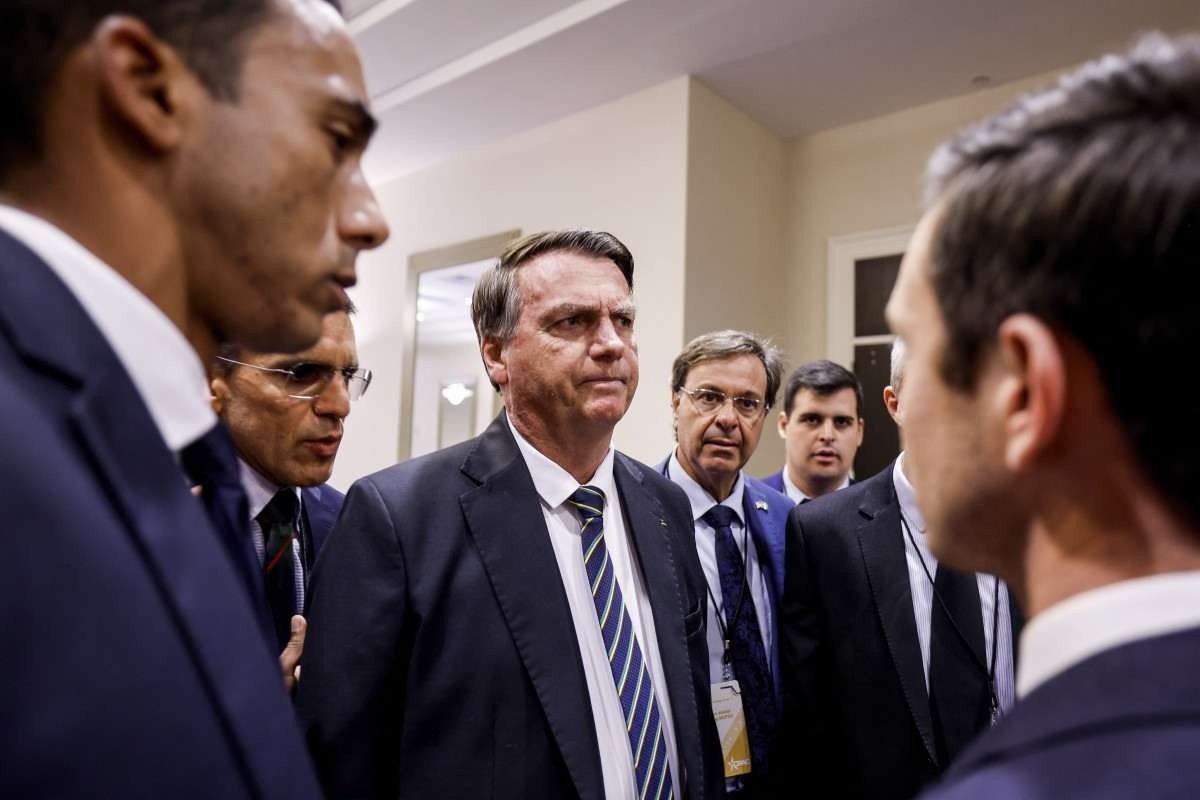 Bolsonaro volta a questionar eleições: 