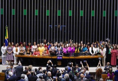 Posse das deputadas para a 57ª legislatura. Mulheres estão distantes dos postos de comando no Legislativo, o que não acontece nos outros dois Poderes -  (crédito: Pablo Valadares/Agência Câmara) -Posse das deputadas para a 57ª legislatura. Mulheres estão distantes dos postos de comando no Legislativo, o que não acontece nos outros dois Poderes -  (crédito: Pablo Valadares/Agência Câmara)