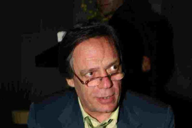 Inauguração da Fnac no Parkshopping. Cartunista Paulo Caruso. 9 jul. 2004. 