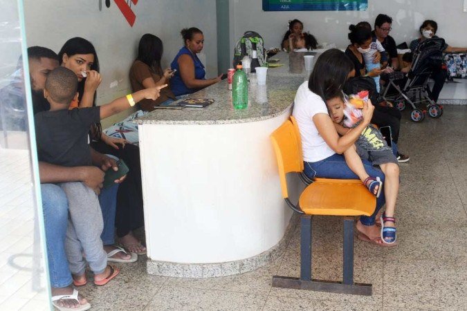 No HMIB, pais chegaram a esperar seis horas por atendimento - (crédito: Ed Alves/CB/DA.Press) No HMIB, pais chegaram a esperar seis horas por atendimento - (crédito: Ed Alves/CB/DA.Press)