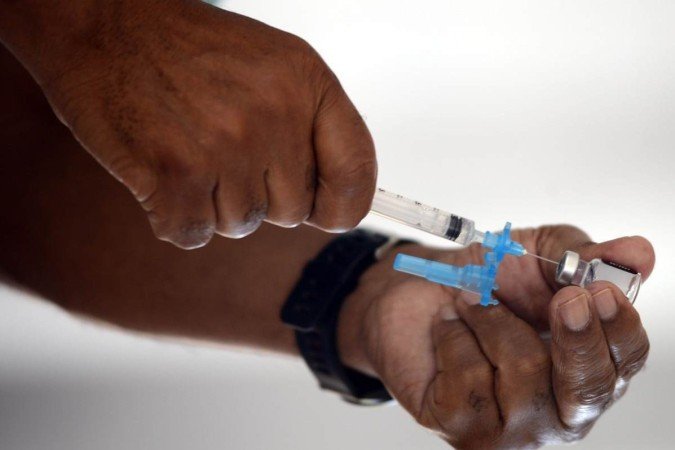  Os lotes com a dose bivalente da Pfizer começaram a ser aplicados no grupo acima de 60 anos