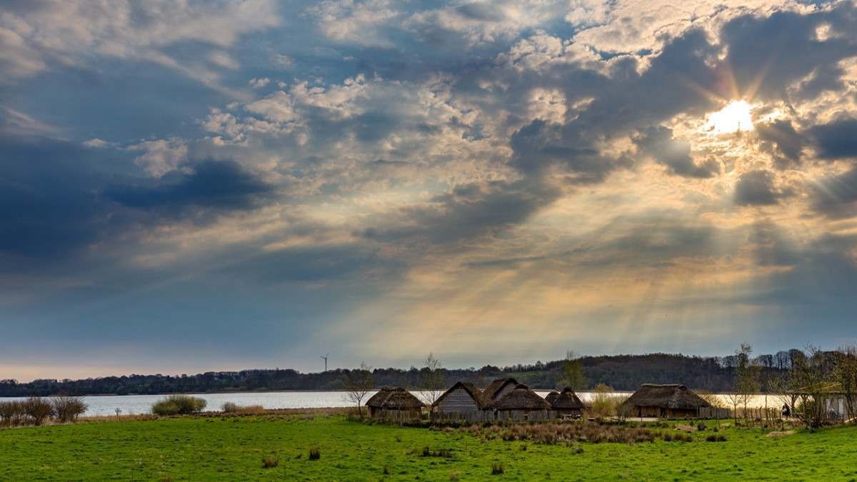 Os tesouros foram encontrados próximo à Vila Viking de Haithabu (ou Hedeby) é uma importante cidade viquingue dos dinamarqueses, localizada no norte da Alemanha, junto à atual fronteira com a Dinamarca, A região virou Patrimônio da Humanidade em 2018