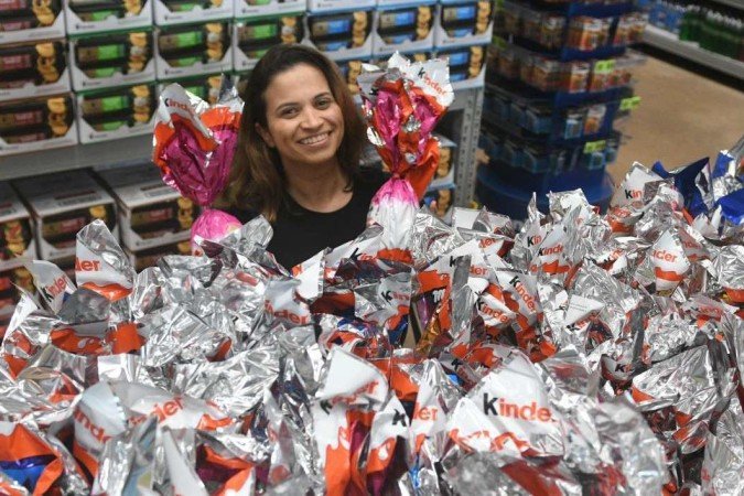 Neste ano, a chefe de cozinha Cristiane Lima não vai fazer ovos artesanais. Ela pesquisa nos supermercados produtos com bom custo-benefício - (crédito: Ed Alves/CB/DA.Press) Neste ano, a chefe de cozinha Cristiane Lima não vai fazer ovos artesanais. Ela pesquisa nos supermercados produtos com bom custo-benefício - (crédito: Ed Alves/CB/DA.Press)