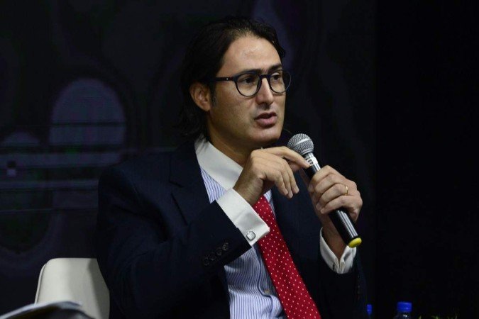  O titular da 2ª Promotoria de Violência Doméstica em Brasília e colaborador do Núcleo de Direitos Humanos do MPDFT, Thiago Pierobom, participa do evento 'Correio Debate ? Combate ao Feminicídio: uma responsabilidade de todos', com moderação das jornalistas Adriana Bernardes e Ana Maria Campos. 