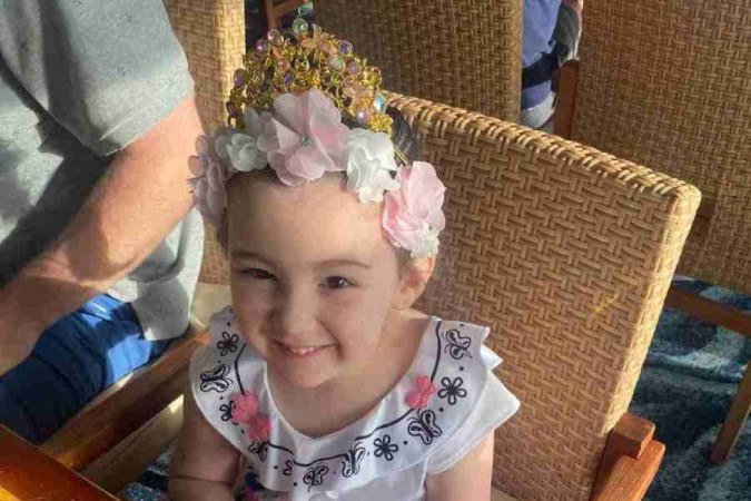 Vitória não economiza no figurino de princesa
