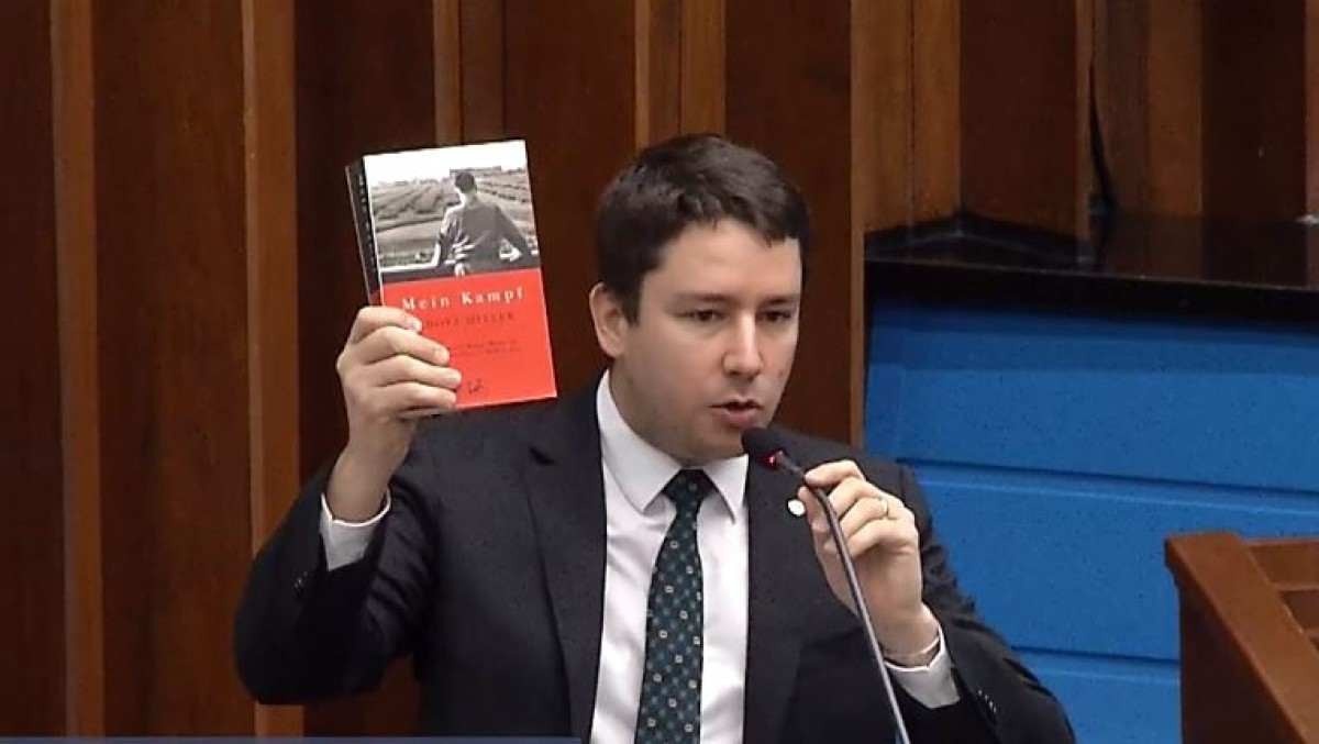 Deputado do PL cita livro de Hitler em plenário da Assembleia Legislativa de MS