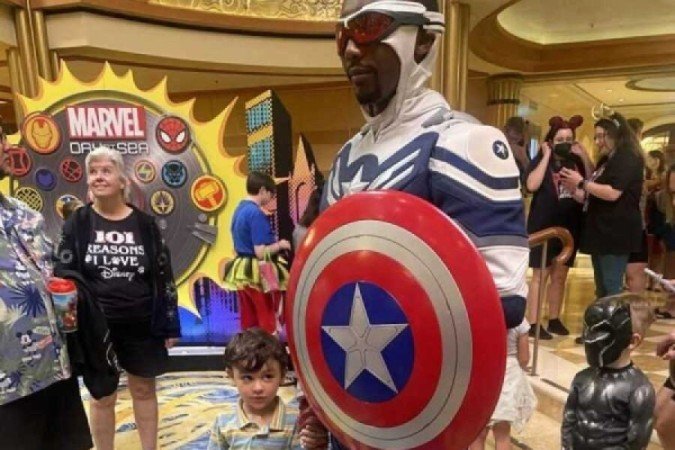  2023. Revista do Correio. Turismo no navio da Disney.
      