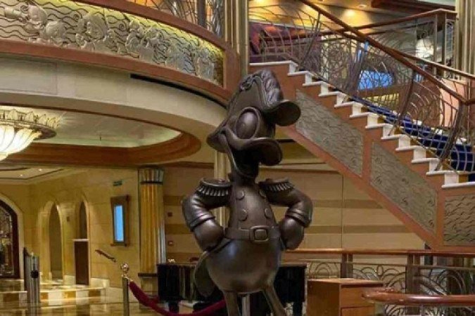  2023. Revista do Correio. Turismo no navio da Disney.
      